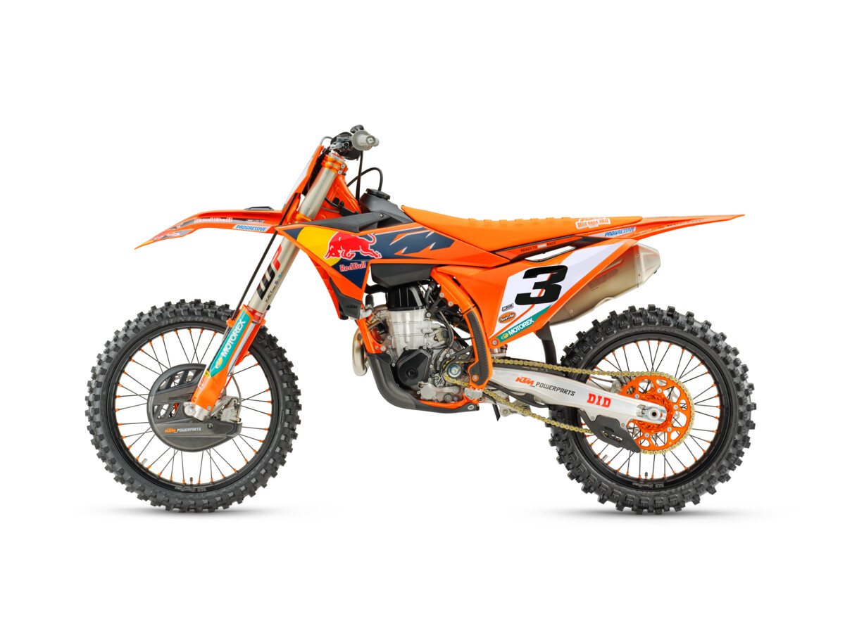723450_MY26 KTM 450 SX-F FACTORY EDITION_90_Left_Nr 3_Studio_01_IMAGES