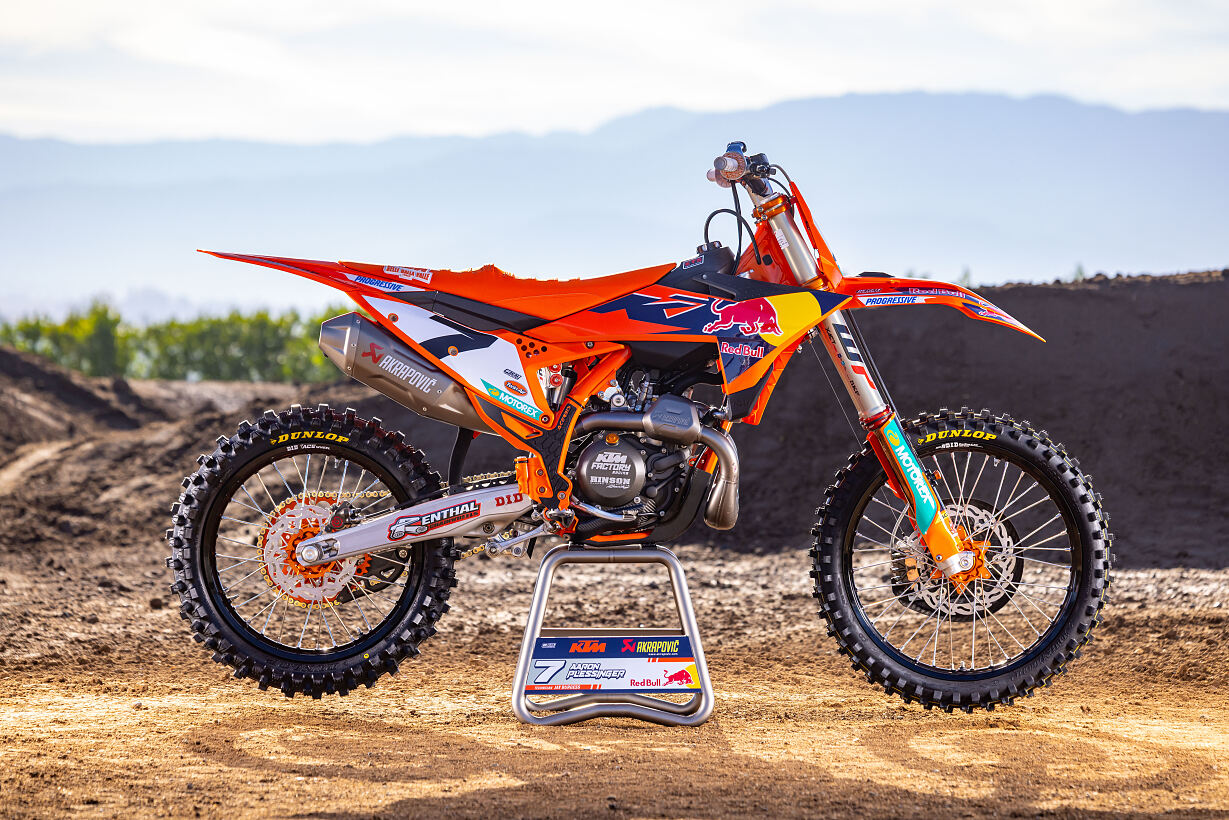2026 KTM FACTORY EDITION Action