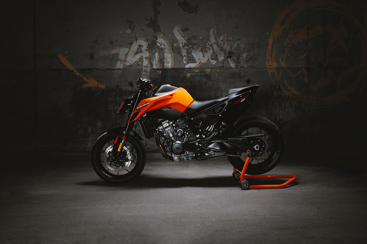 681675_MY26_KTM 790 DUKE_STATICS_STATICS
