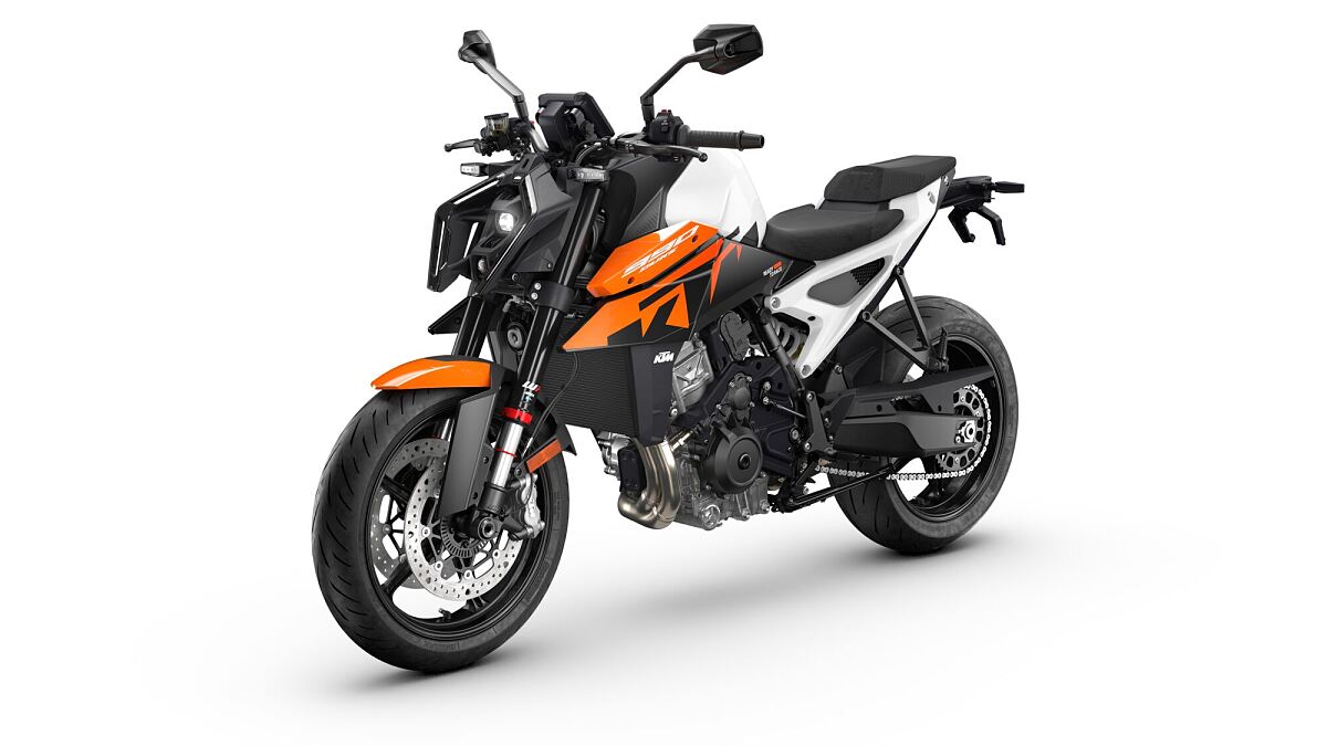 726035_MY26_KTM_990-Duke-45-left_EU_GLOBAL_MY26 KTM 990 DUKE_IMAGES_STUDIO