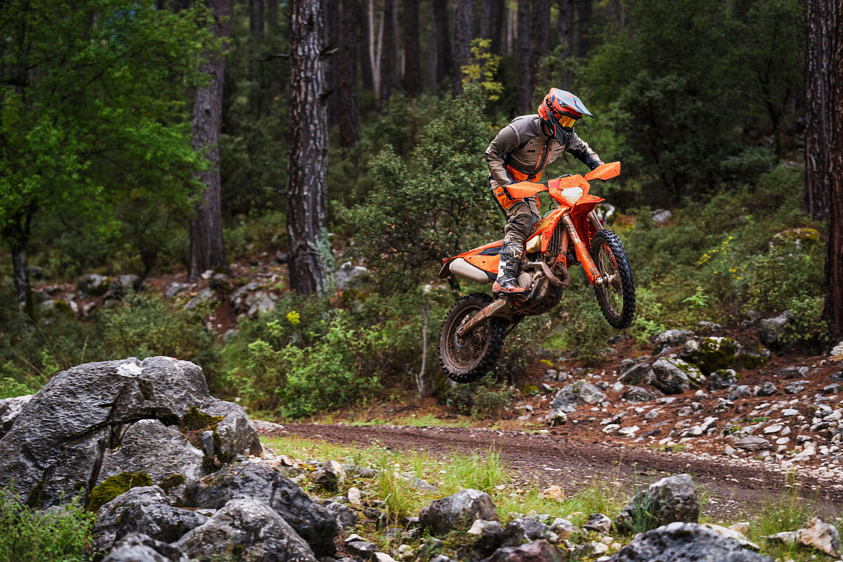 592916_MY25 KTM 500 EXC-F SIX DAYS_EXC SIX DAYS Range_01_ACTION