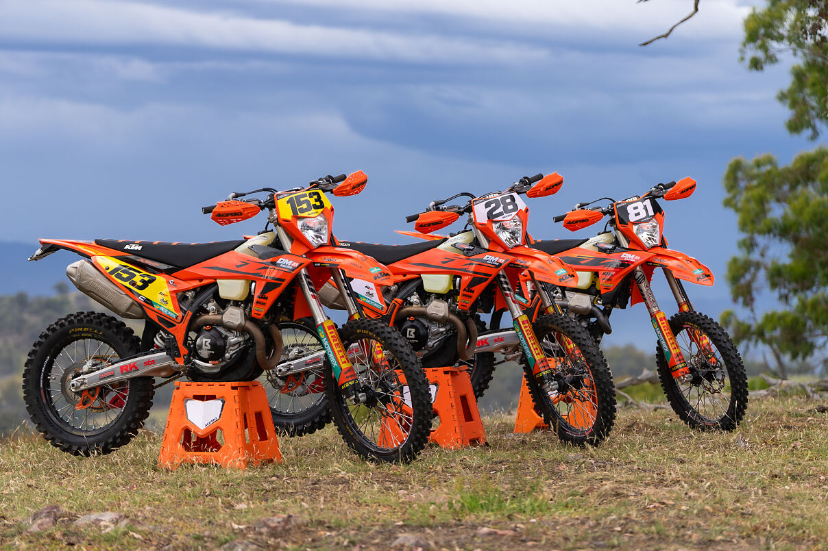 TEAM 02 - KTM DM31 RACING TEAM