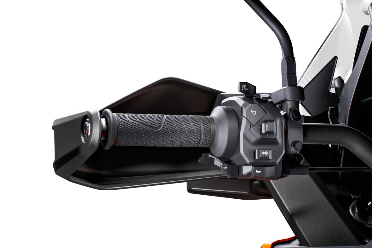 641776_MY27_KTM_1390_Super_Adventure_S_EVO Orange_EU_Switchcube Left_EUROPE GLOBAL_STUDIO