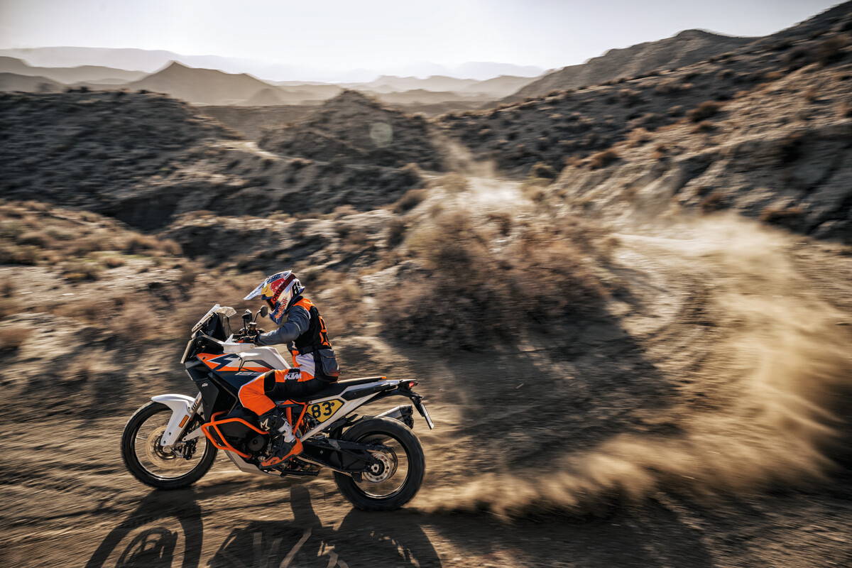 660911_MY26 KTM 1390 SUPER ADVENTURE R _ Action _EUROPE GLOBAL