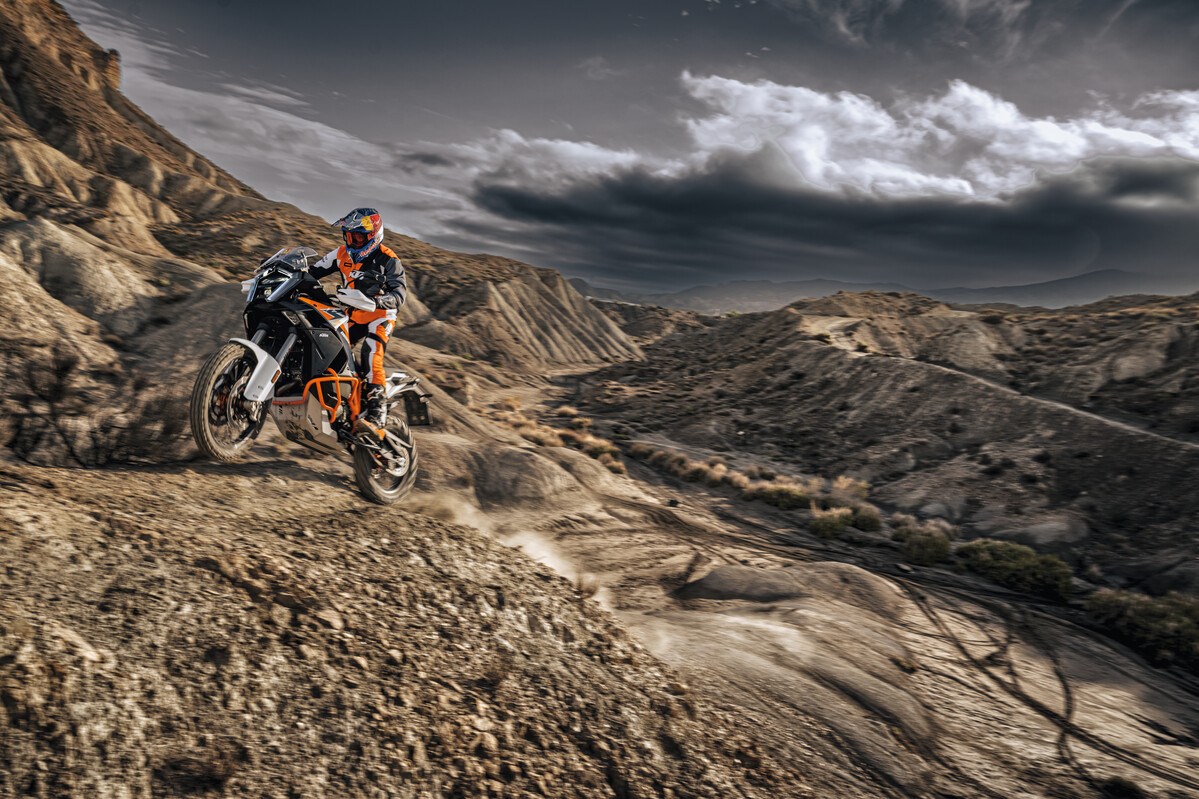 660800_MY26 KTM 1390 SUPER ADVENTURE R _ Action _EUROPE GLOBAL