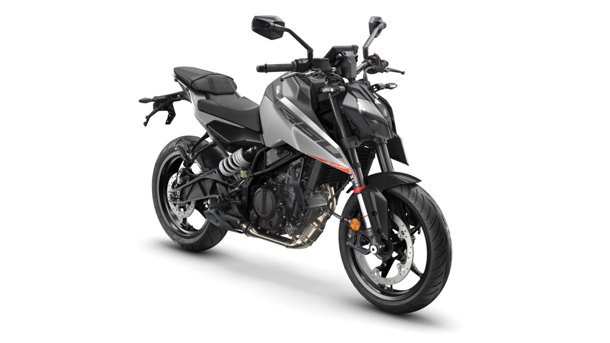 727181_MY26-KTM-250-DUKE-Silver-front-right_EU_GLOBAL_INDIA_IMAGES