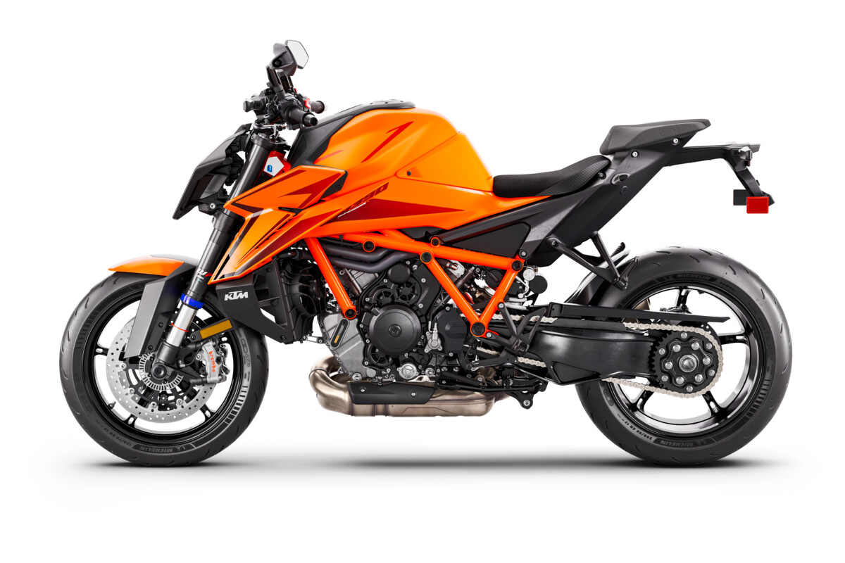 563264_MY26_KTM 1390 SUPER DUKE R EVO_ORANGE_US_90-Left_Studio_USA_03_STUDIO_USA