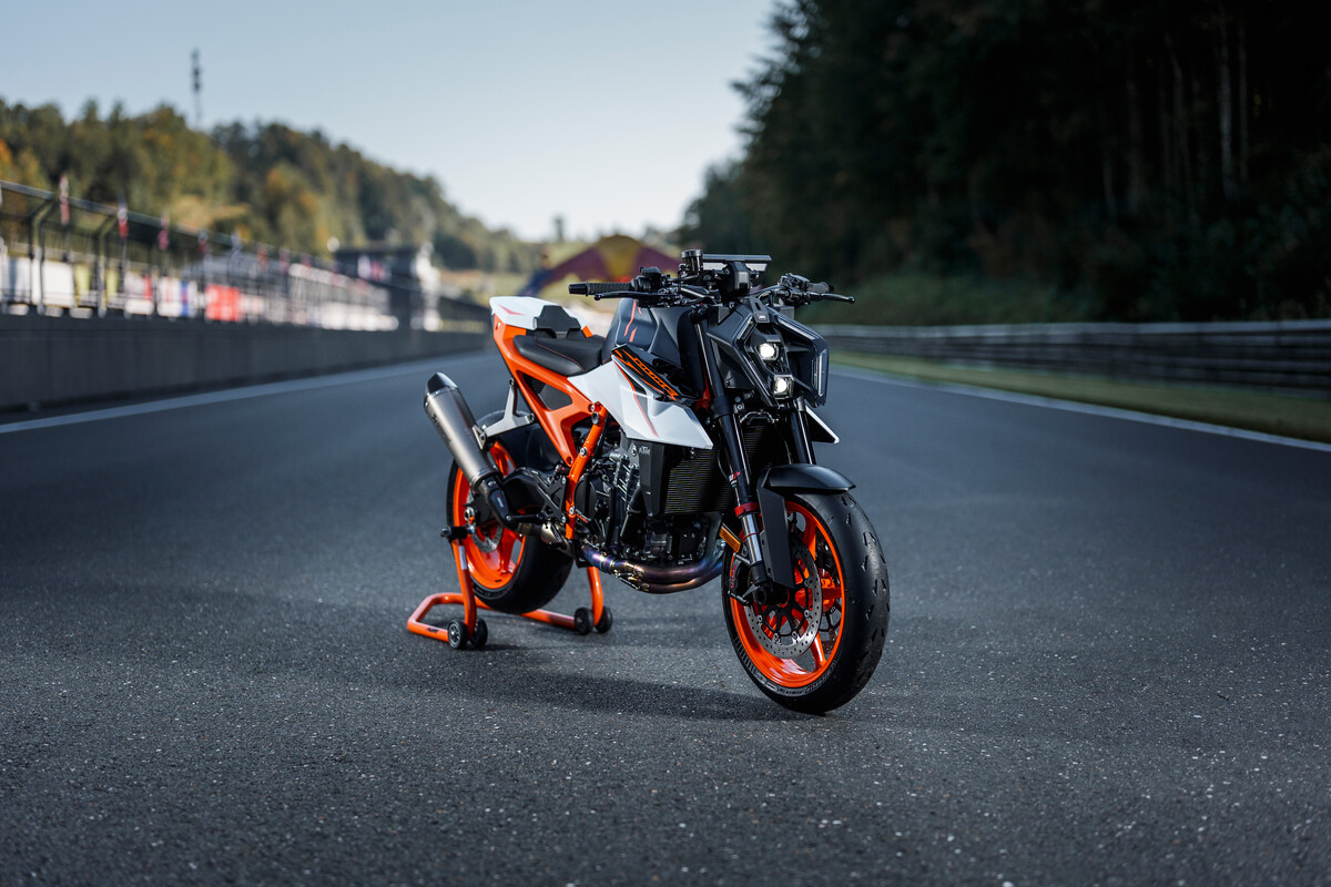 638324_MY26_KTM 990 DUKE R_STATIC_STATICS_2026 Street and Adventure models_KTM 990 DUKE R_STATIC