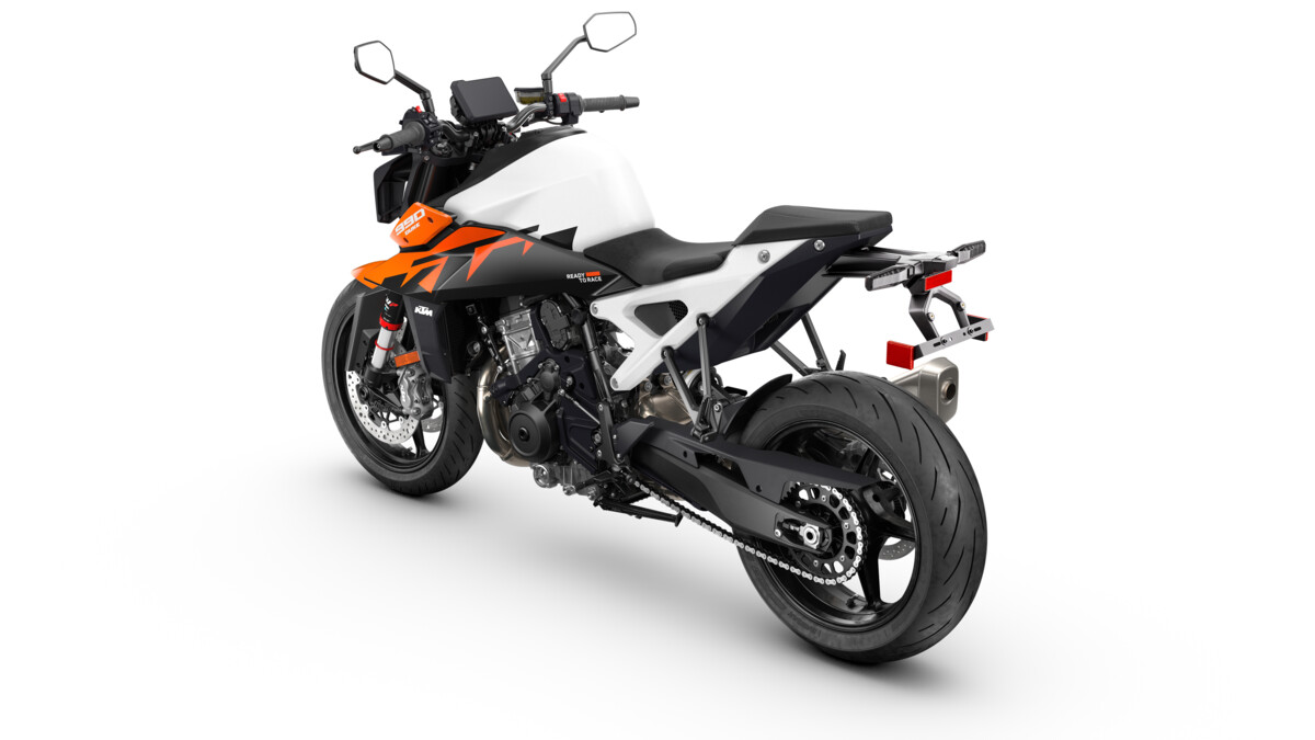 726295_MY27_KTM 990 DUKE_US SPEC_STUDIO_45 REAR LEFT_USA