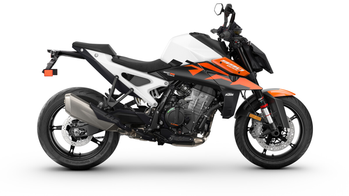 726296_MY27_KTM 990 DUKE_US SPEC_STUDIO_90 RIGHT_USA