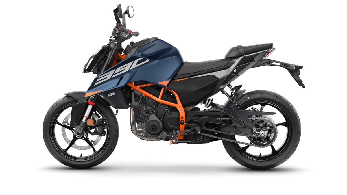 729694_MY26_KTM 390 DUKE-Blue-90-left_EU_GLOBAL_IMAGES