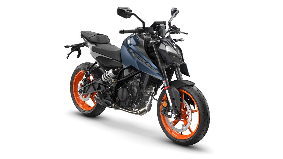 727401_MY26-KTM-125 DUKE-Blue_002_EU_GLOBAL_IMAGES