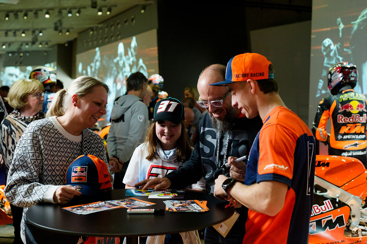 Pedro Acosta - Meet & Reveal 